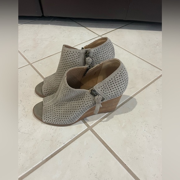 Lucky Brand Tan Sandal Bootied - Picture 3 of 8